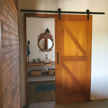 Porta Celeiro com Roldana aparente /porta-celeiro-com-roldana-aparente