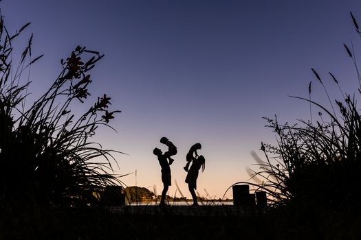 Sunset Smiles: The Hunts Family’s Fun-Filled Session at Spohr Gardens /sunset-smiles-the-hunts-familys-fun-filled-session-at-spohr-gardens