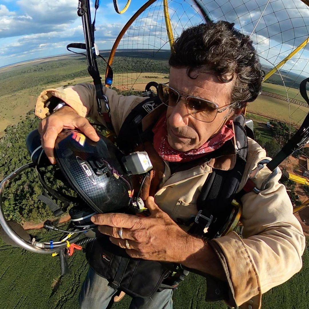 Primeira travessia do Parque das Emas de Paramotor - 1