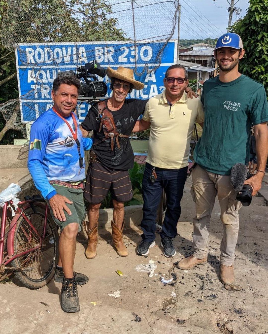 Final flight até the very end of the Transamazonian Highway. 4.240km from the Atlantic Ocean to the charming city of Lábrea, along Rio Puros. From there on  beautiful rainforests - 8