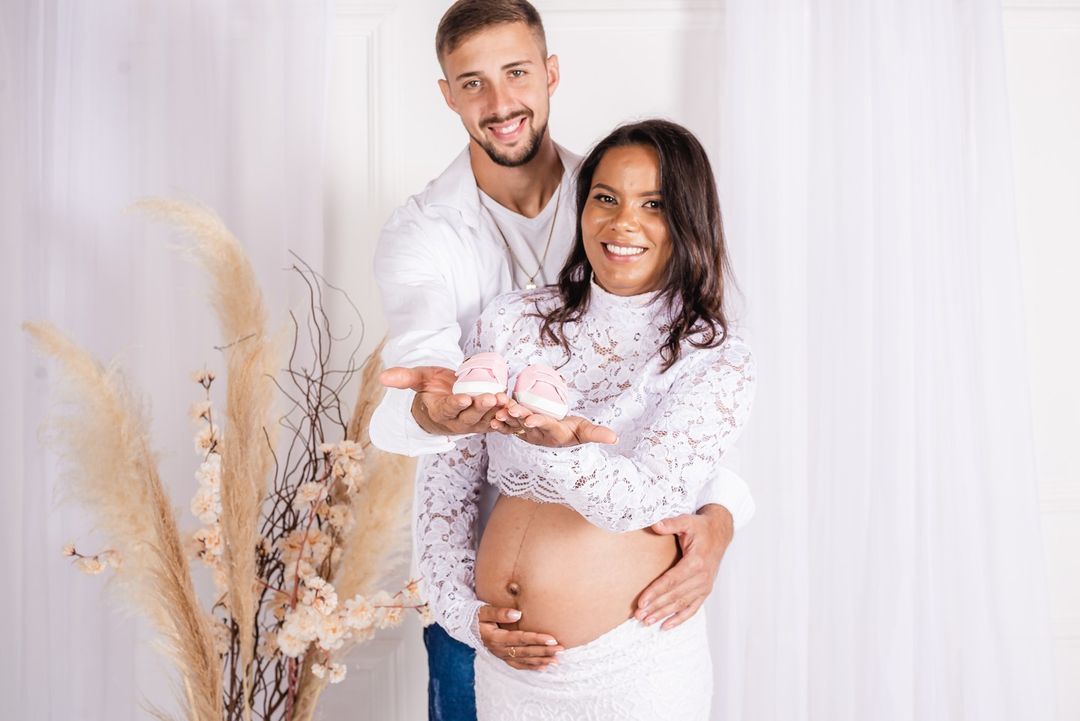 A vantagem de registrar um dos momentos especiais de uma mulher como estar GESTANTE no Studio é o conforto, e a leveza que as foto ficam! - 5
