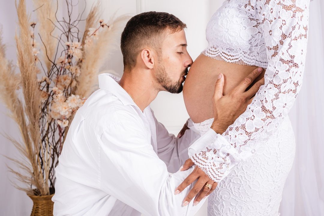 A vantagem de registrar um dos momentos especiais de uma mulher como estar GESTANTE no Studio é o conforto, e a leveza que as foto ficam! - 8