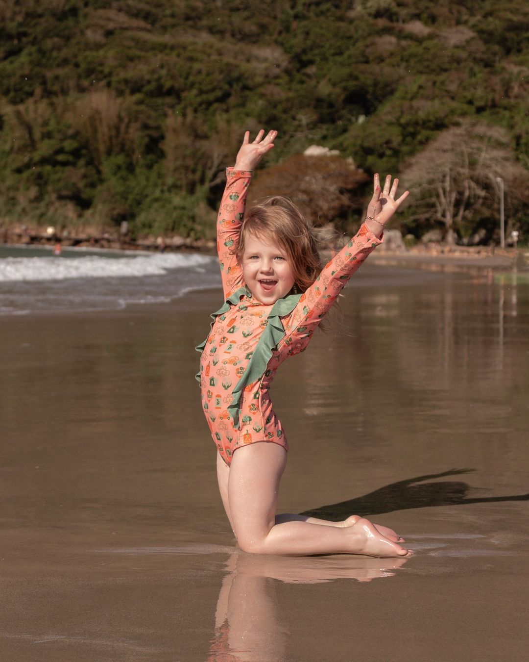 Hoje vamos de foto da Manuela amando estar na praia!! - 1