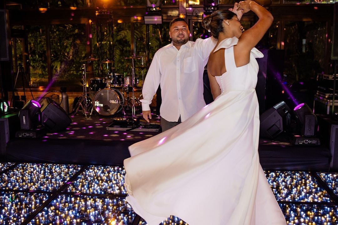 Fotos de Casamento Cheias de Energia e Alegria para Momentos Inesquecíveis - 3