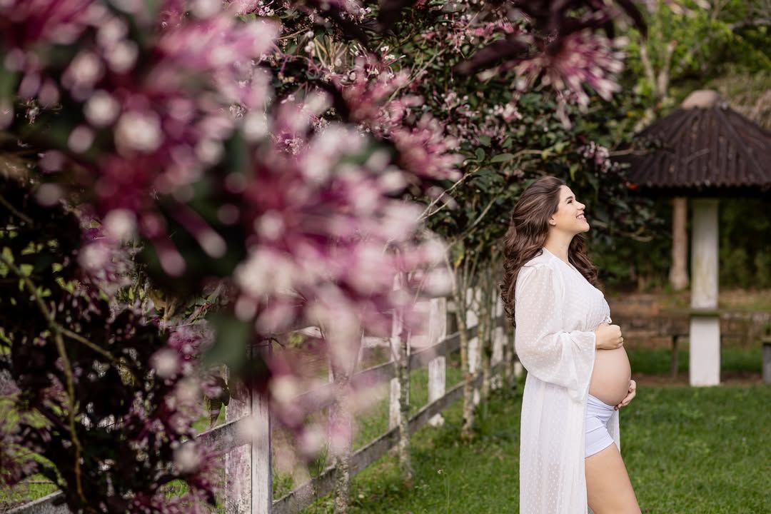 Ensaio Gestante: Eternize a Espera com Fotografias Cheias de Significado - 3