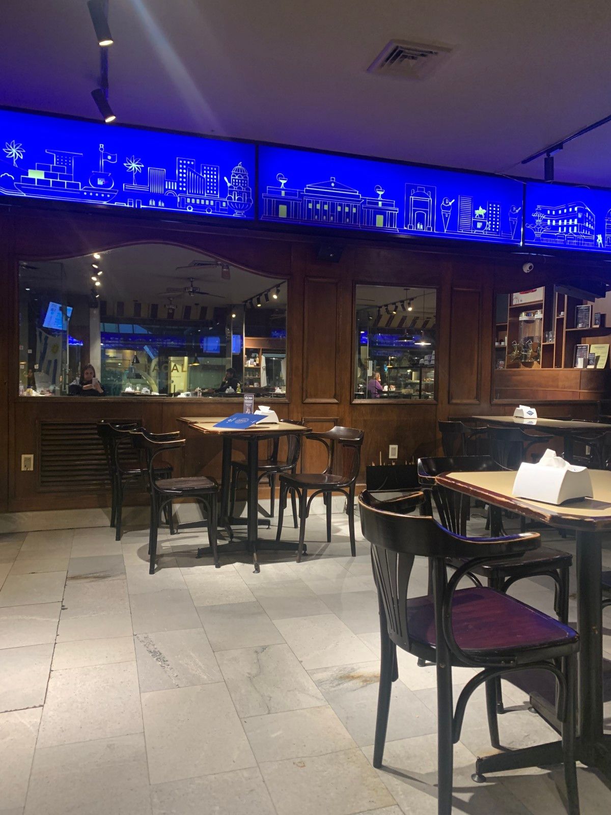 Café Bar Facal em Montevidéu - 13