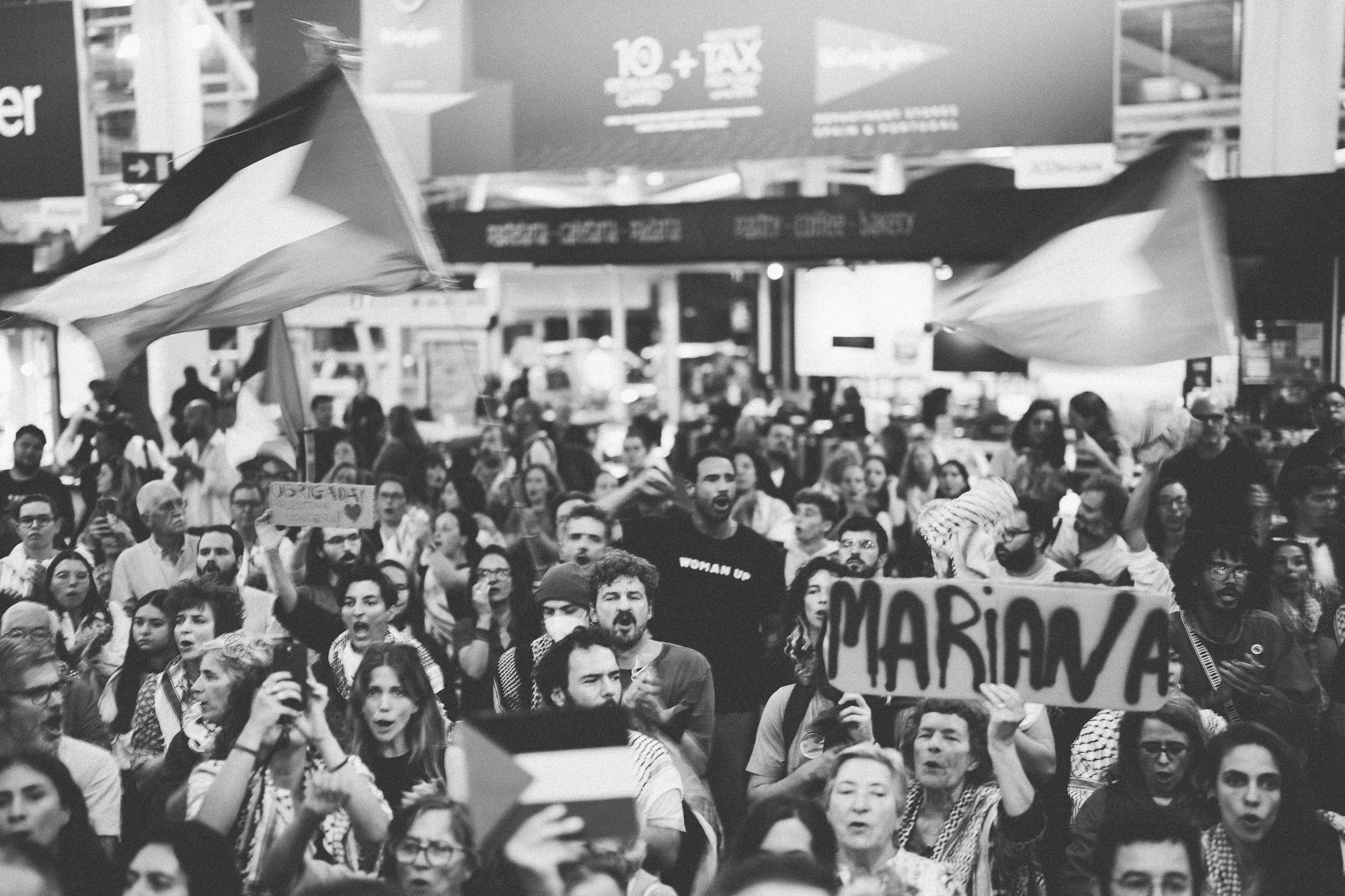 Chegada ao Aeroporto de Lisboa de quatro membros da Flotilha - 1 - 1