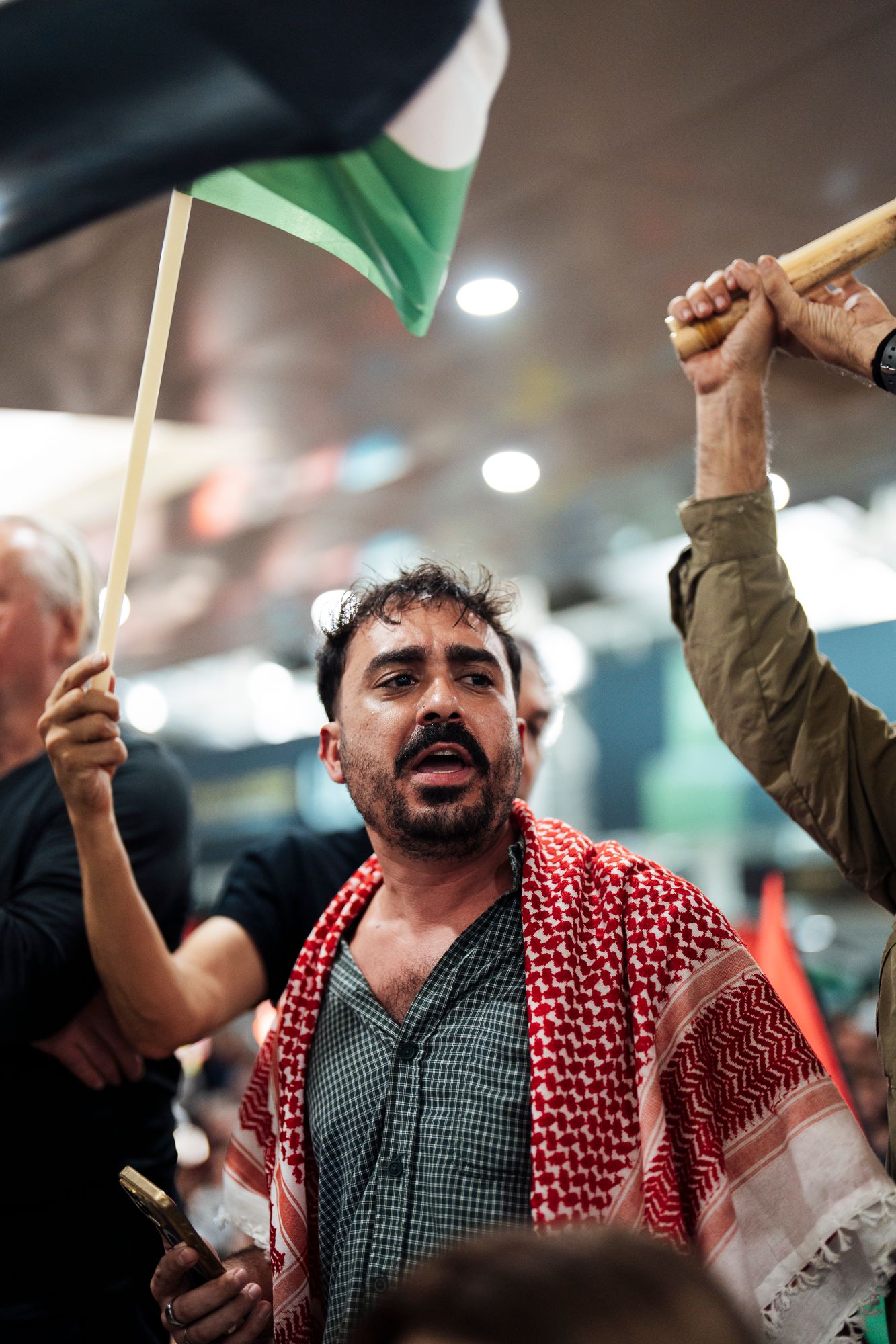 Chegada ao Aeroporto de Lisboa de quatro membros da Flotilha - 1 - 0