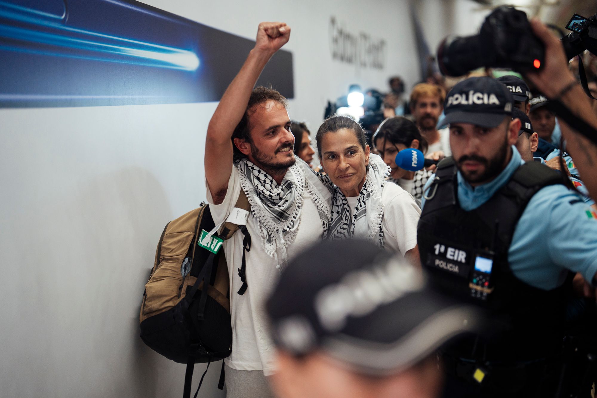 Chegada ao Aeroporto de Lisboa de quatro membros da Flotilha - 1 - 1