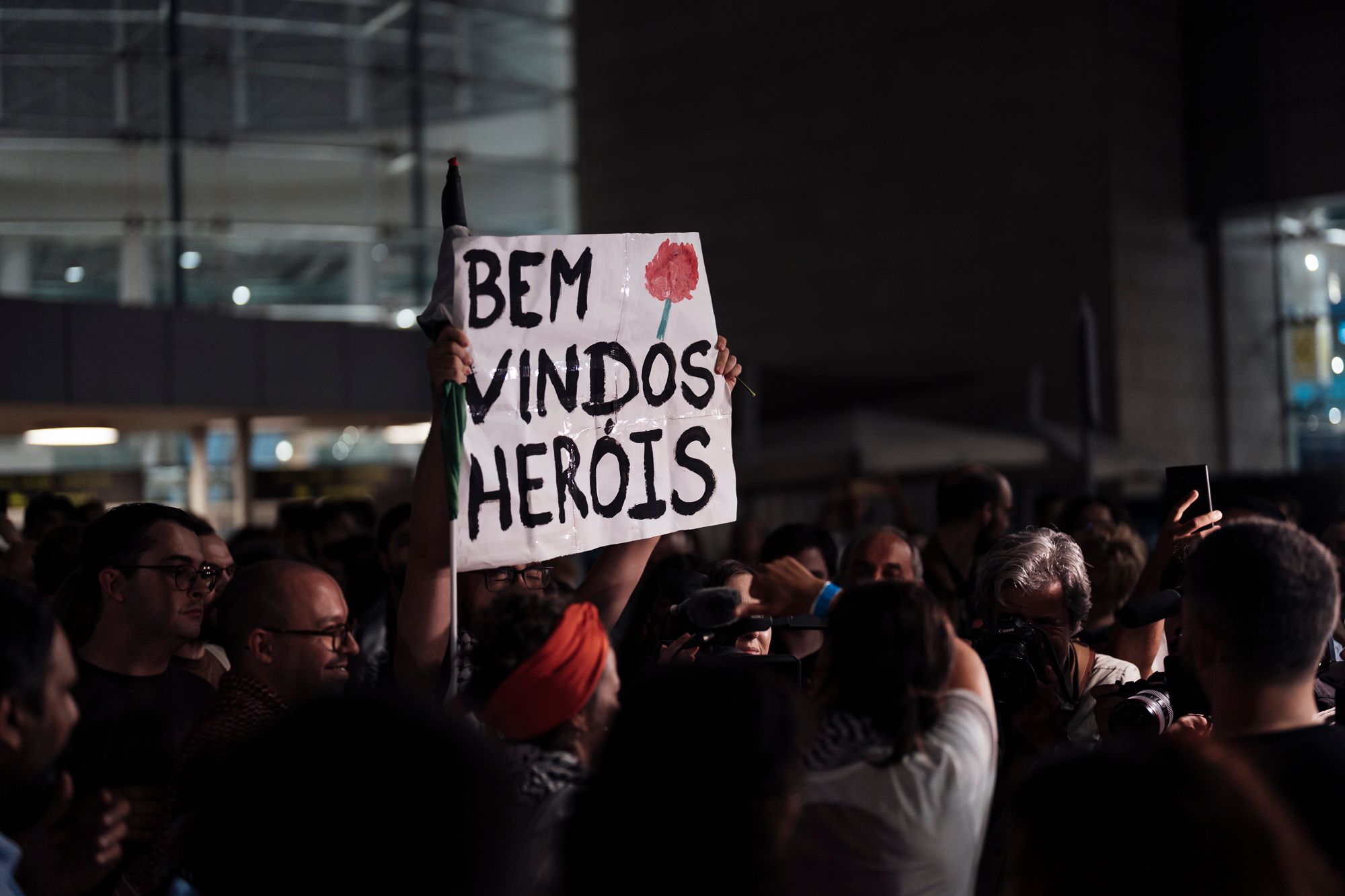 Chegada ao Aeroporto de Lisboa de quatro membros da Flotilha - 1 - 1