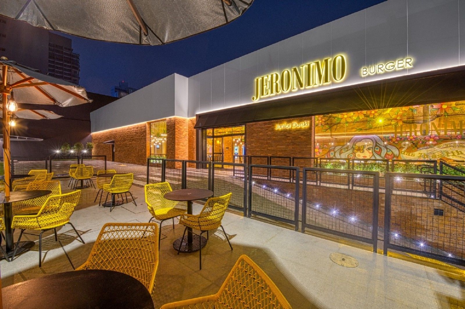 Jeronimo Burger chega à badalada Rua Oscar Freire em SP - 2