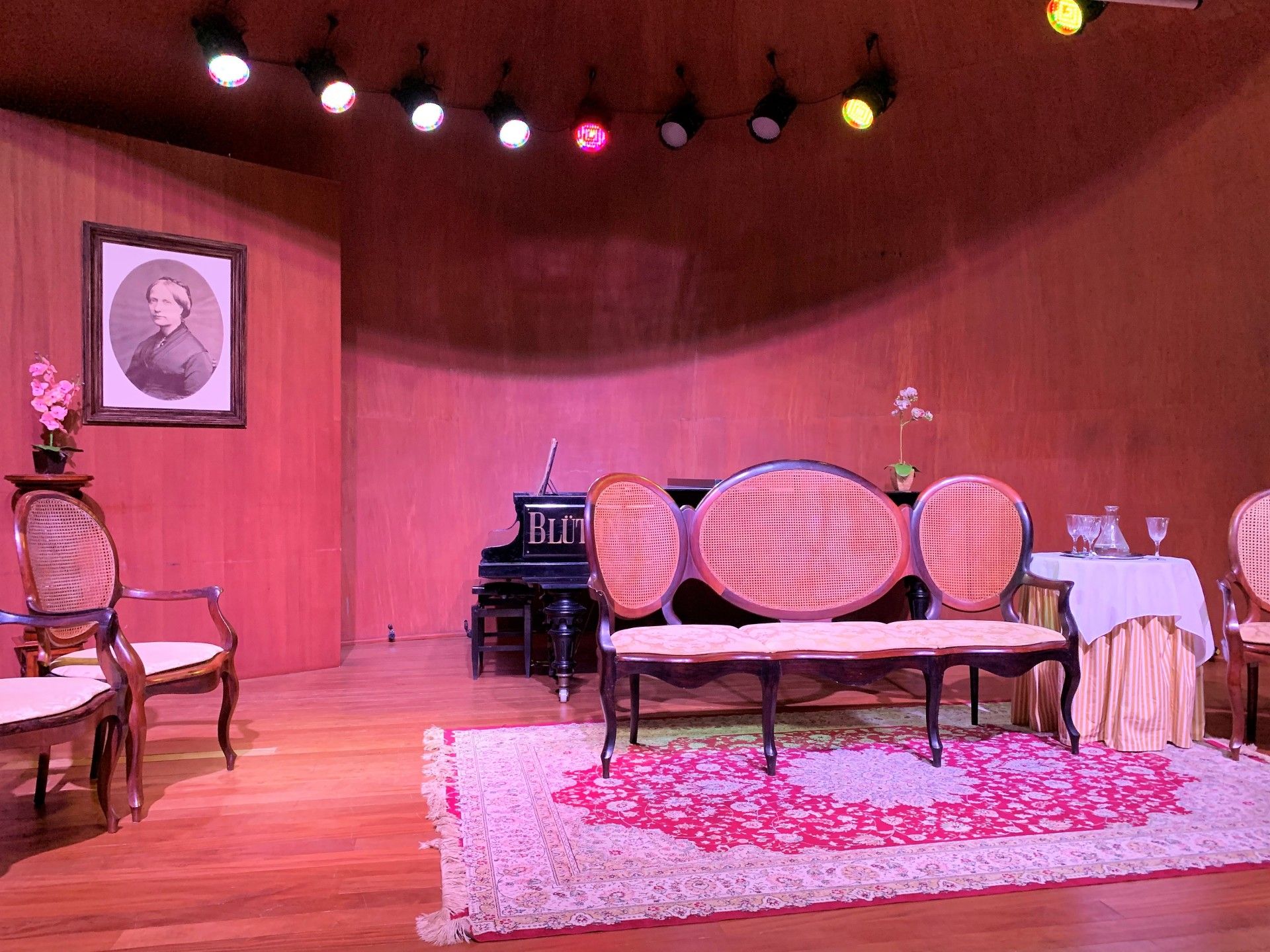 Visitando o Museu Imperial em Petrópolis no Rio de Janeiro - 16