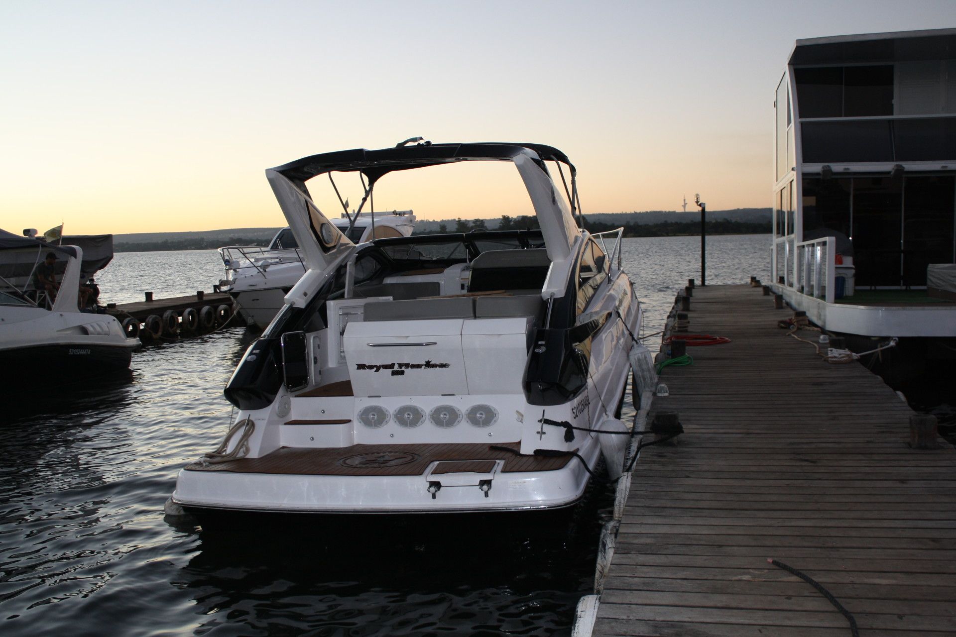 Como é navegar pelo Lago Paranoá em Brasília - 13