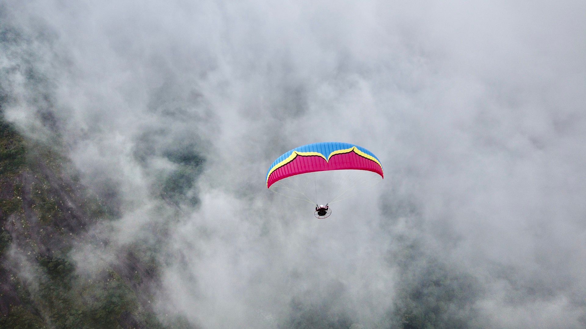 Voo Paramotor na Pedra Riscada com nuvens - 3 - 3