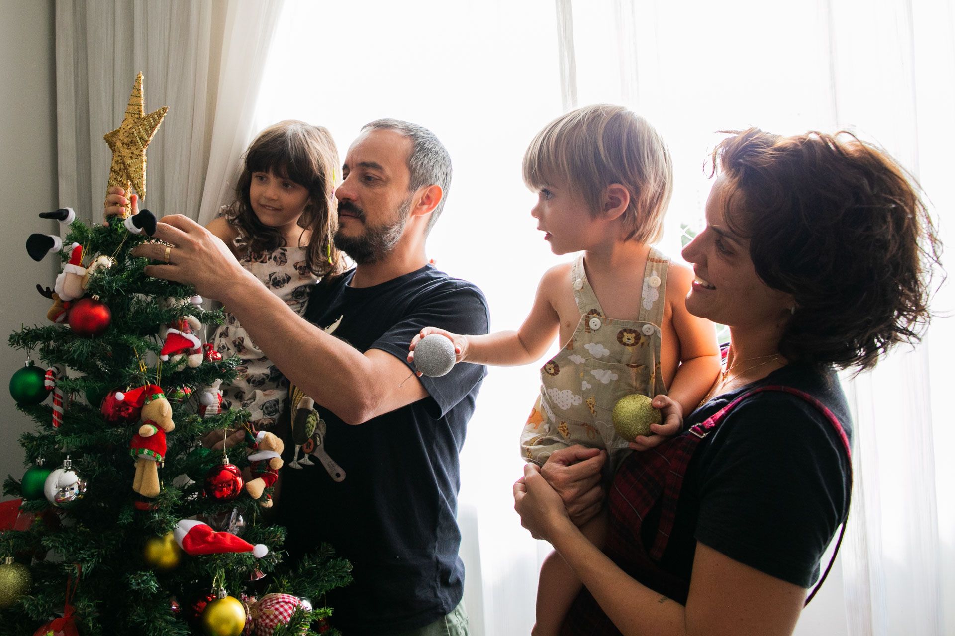 Montando a Árvore de Natal com a família da Josy em São Paulo SP - 2 - 12