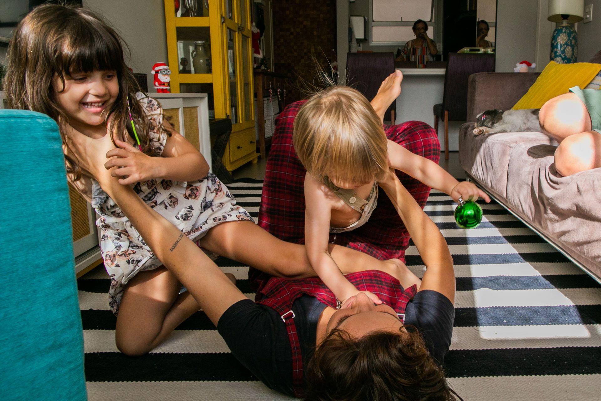 Montando a Árvore de Natal com a família da Josy em São Paulo SP - 2 - 15
