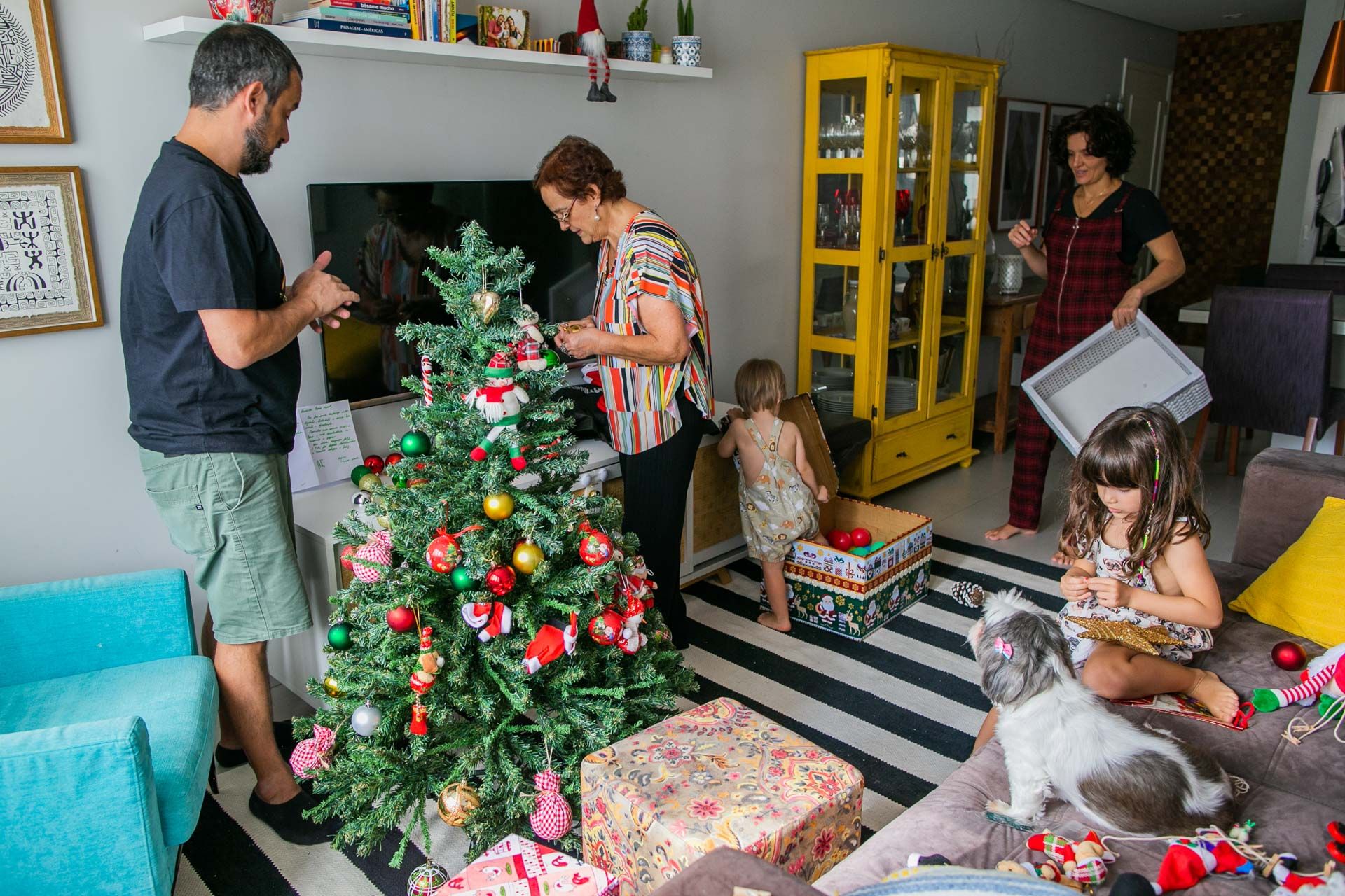 Montando a Árvore de Natal com a família da Josy em São Paulo SP - 2 - 4