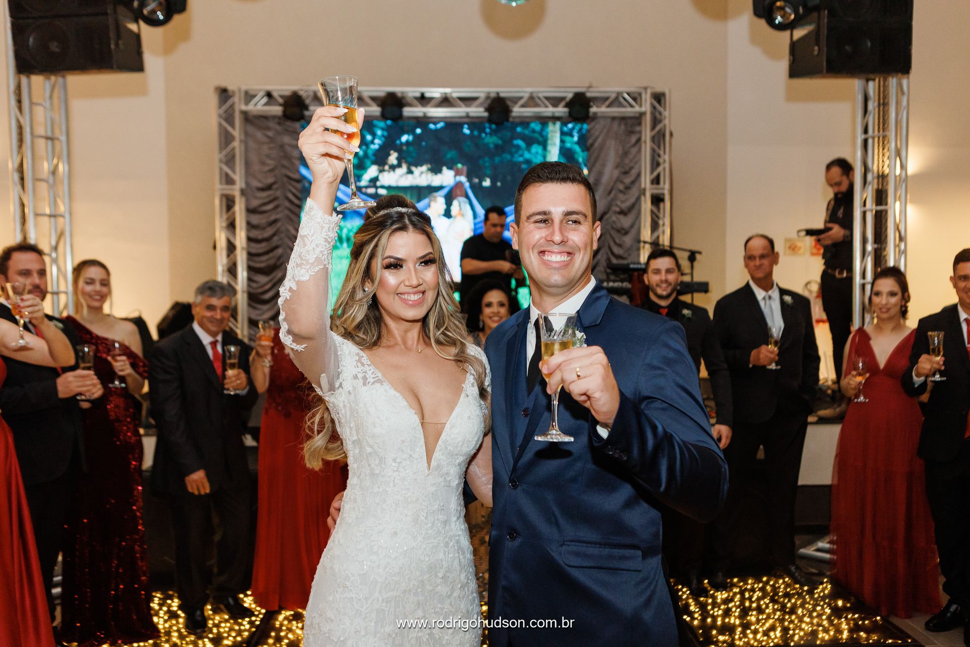 Casamento de Marcela e Lucas na Capela da Sagrada Família em Viradouro - SP - 1 - 3