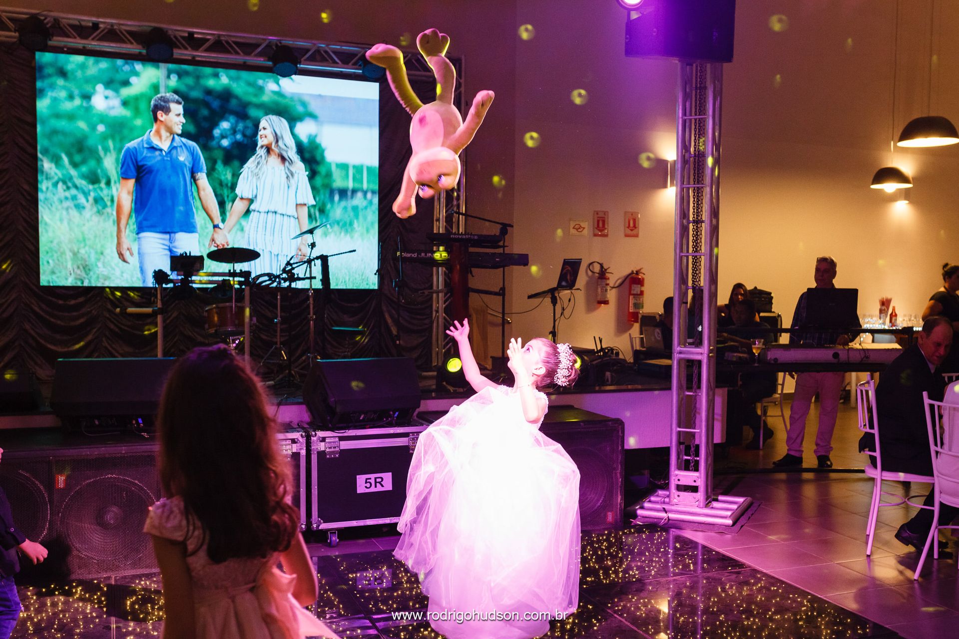 Casamento de Marcela e Lucas na Capela da Sagrada Família em Viradouro - SP - 1 - 2