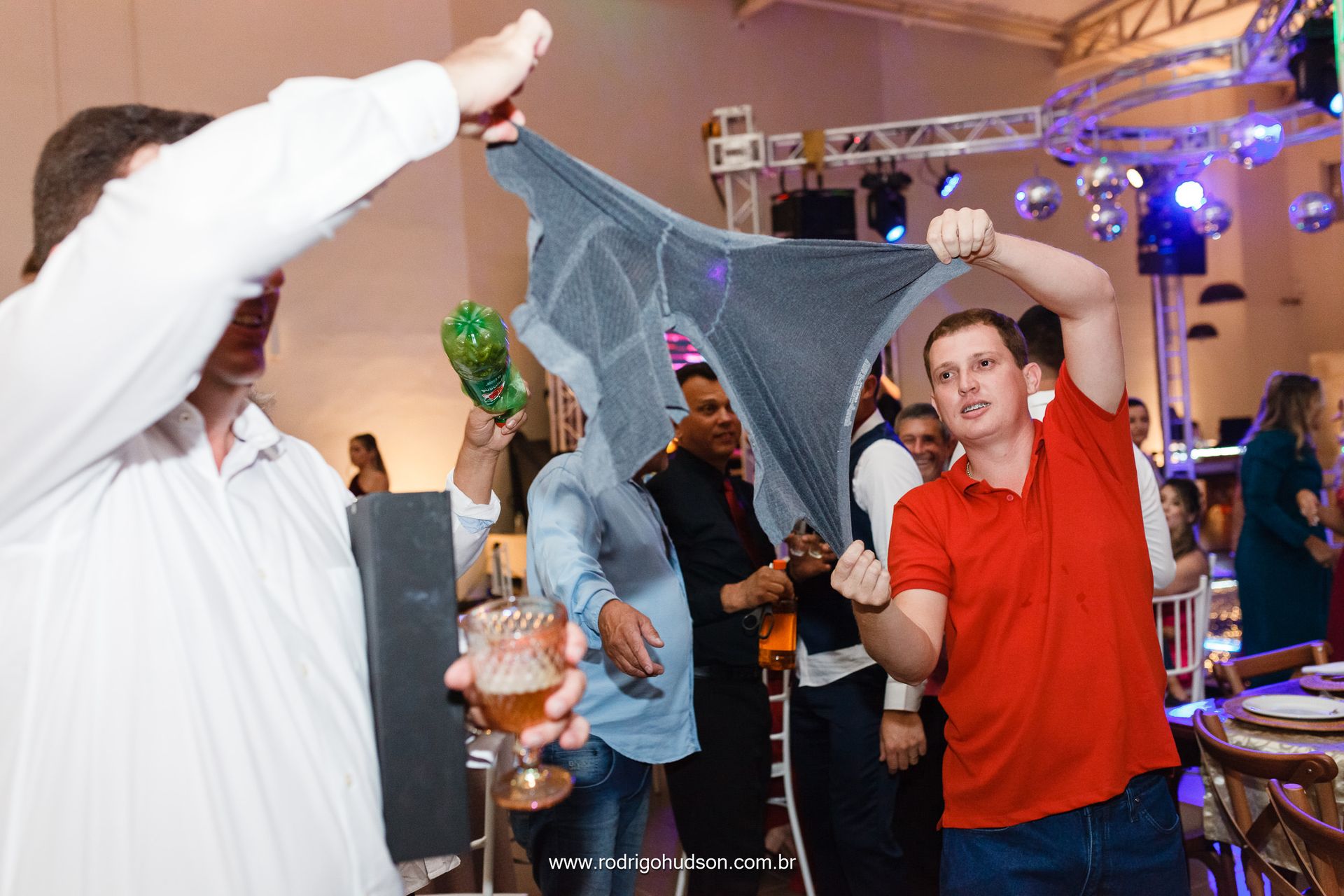 Casamento de Marcela e Lucas na Capela da Sagrada Família em Viradouro - SP - 1 - 3