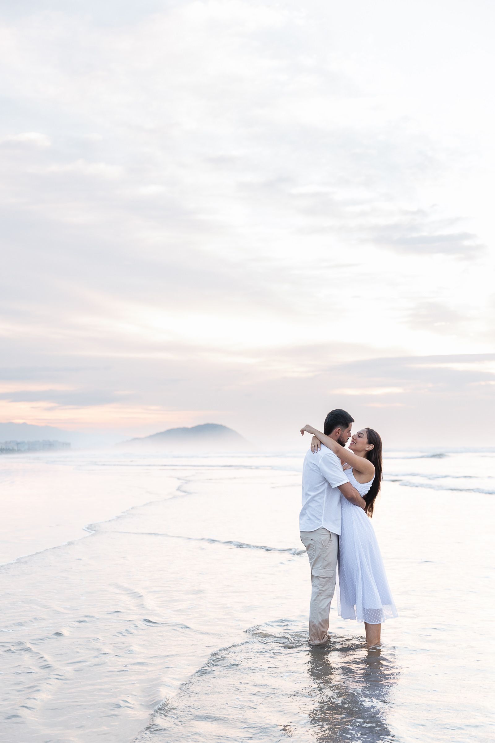 Ensaio Pré Wedding de Luiza e Guilherme em Riviera de São Lourenço - SP - 3 - 8