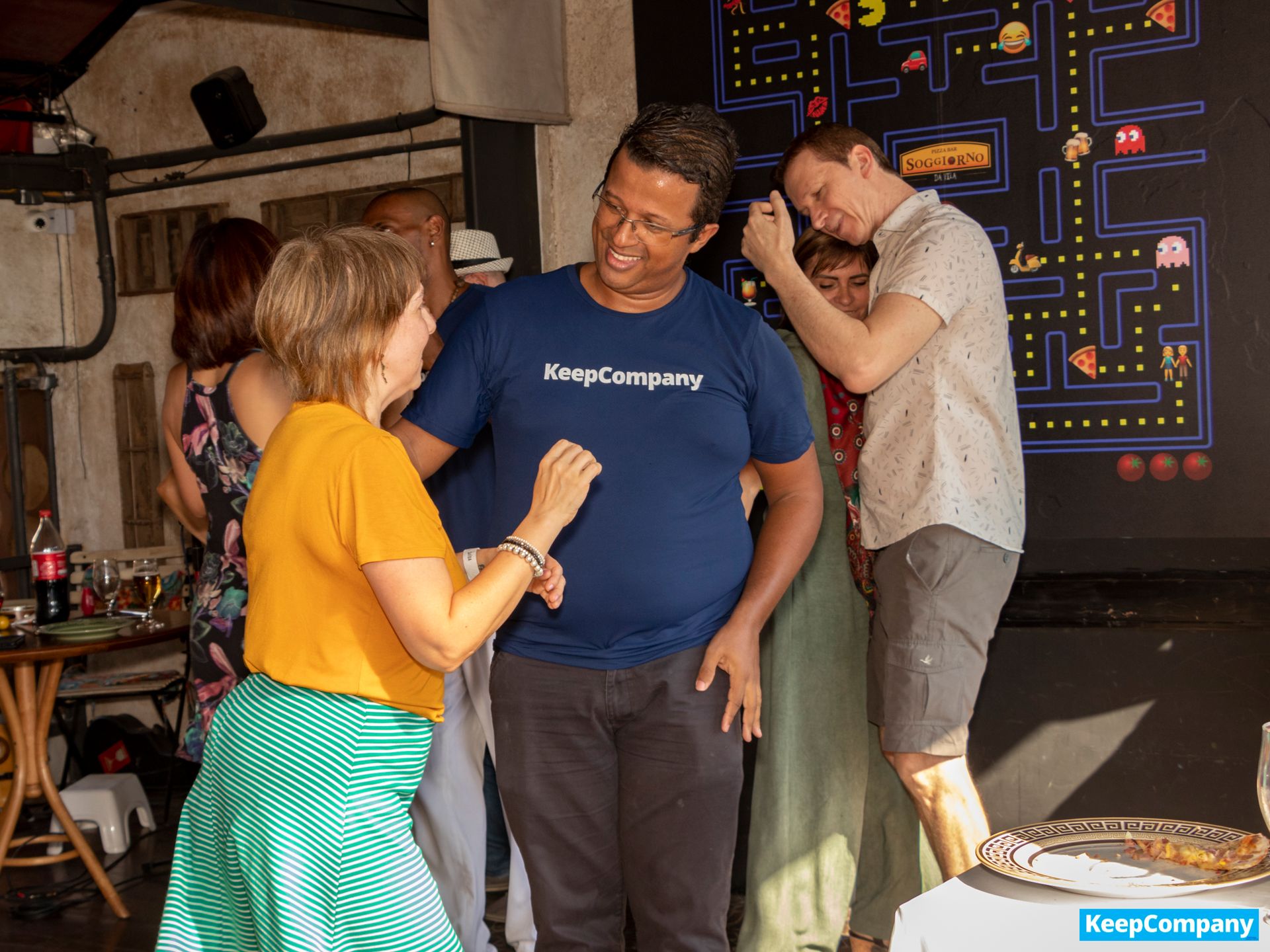 Keep Company Viagens para Solteiros - Confraternização na Vila Madalena/SP - 2 - 16