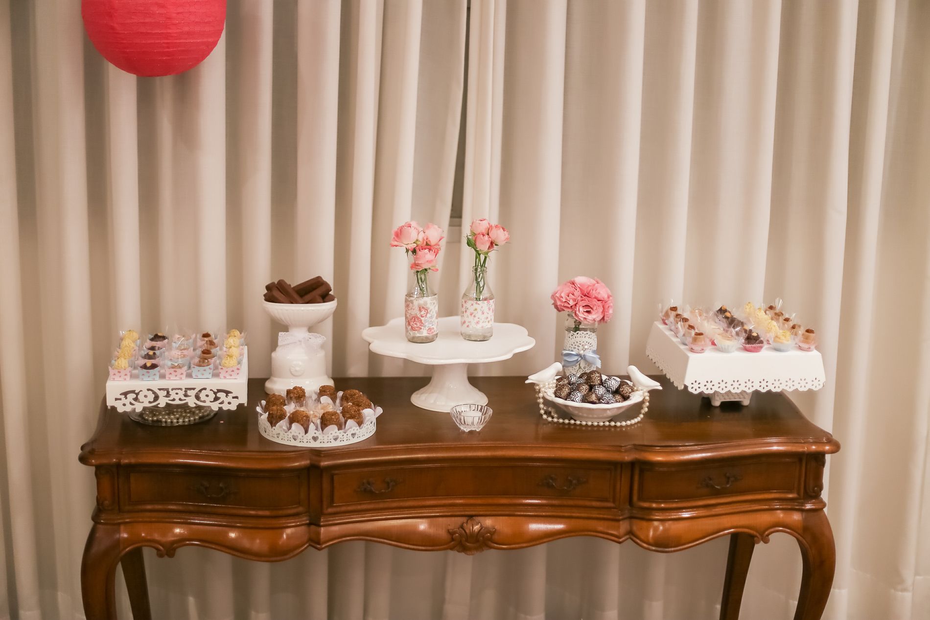 Encantos de uma Celebração Íntima: O Jantar de Aniversário Estiloso de Elena - 2 - 3