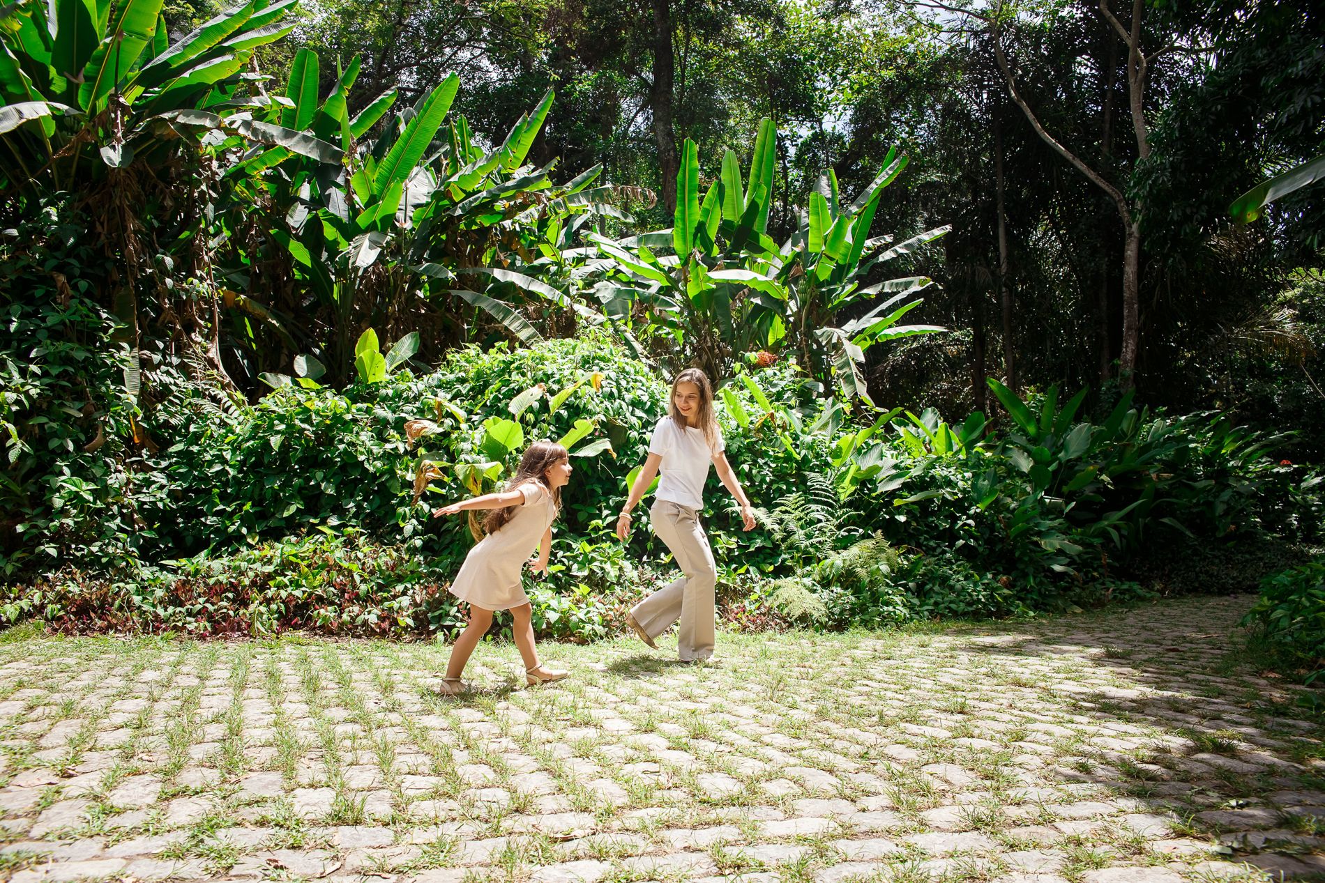 O Maravilhoso Ciclo de Um Ano: Encerrando o Acompanhamento da Milena com um Ensaio Familiar no Parque Lage - 2 - 15