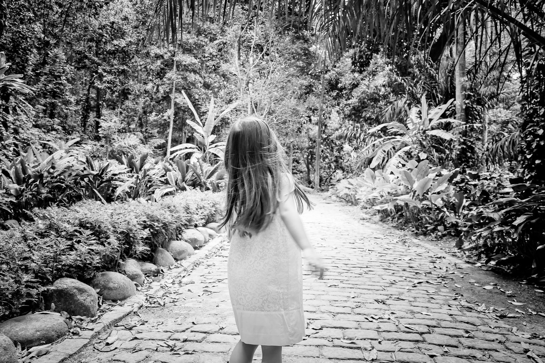 O Maravilhoso Ciclo de Um Ano: Encerrando o Acompanhamento da Milena com um Ensaio Familiar no Parque Lage - 2 - 34