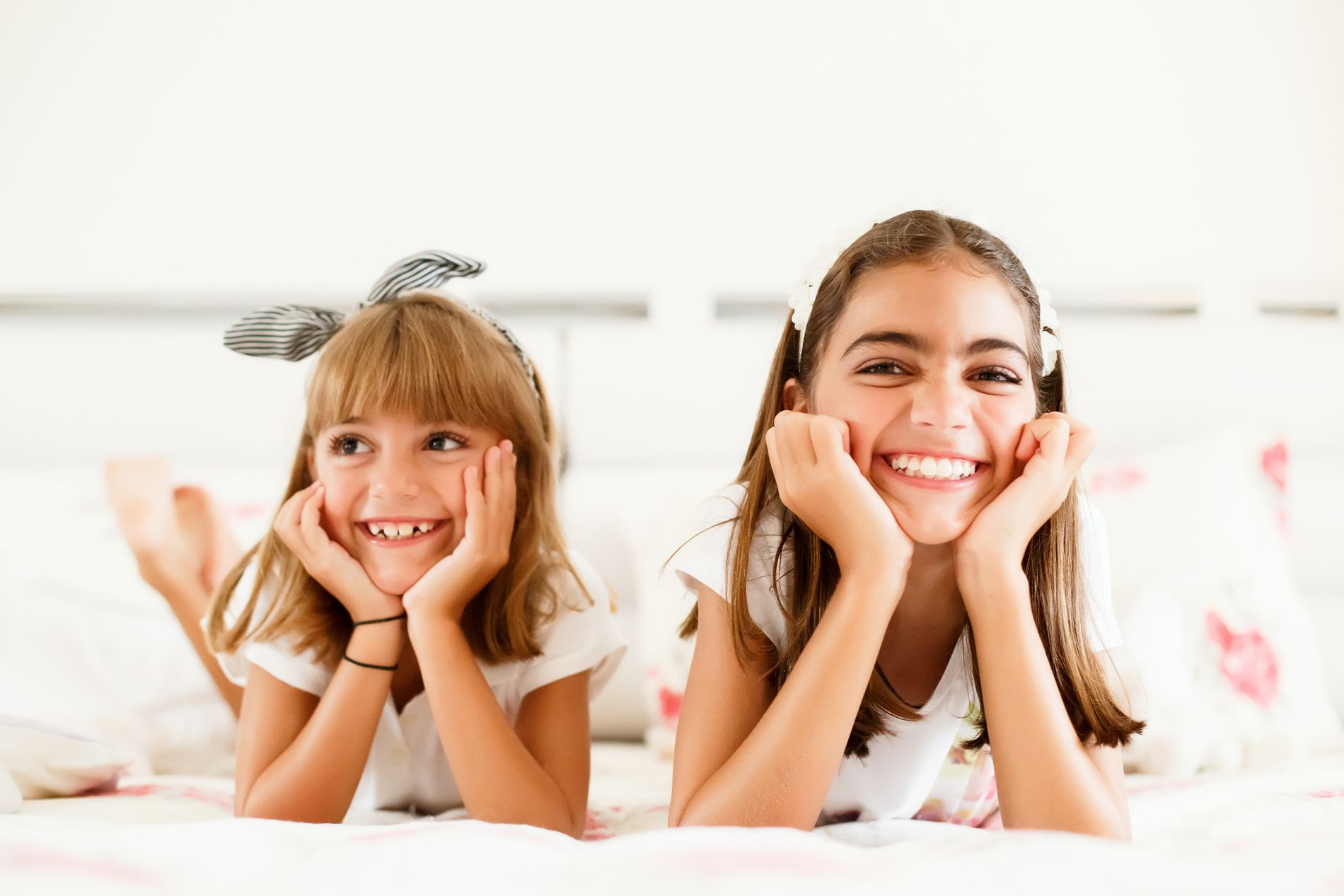Encanto e Descoberta: Ensaio Fotográfico das Irmãs Mari e Manu nas Férias com a Vovó - 2 - 2