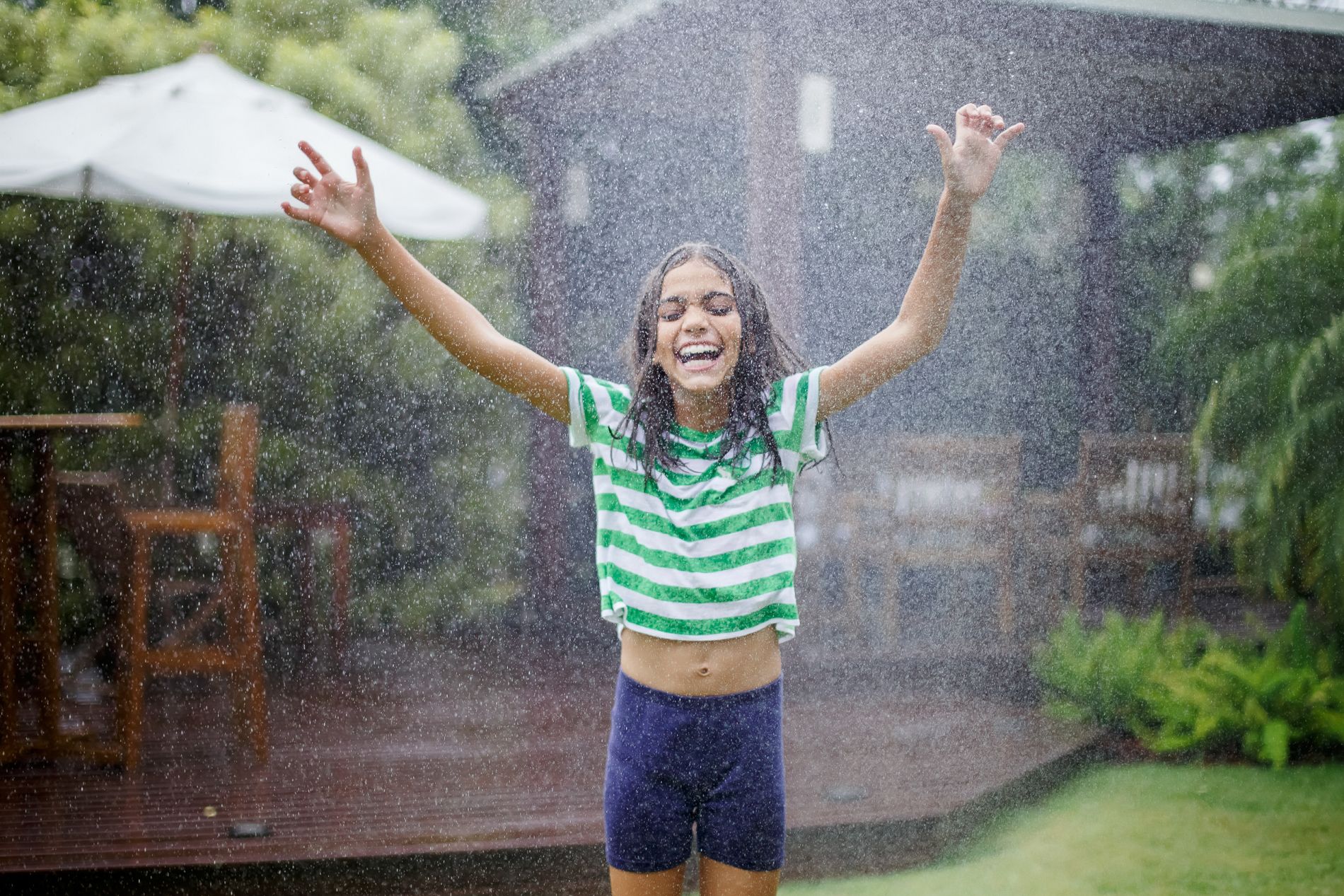 Encanto e Descoberta: Ensaio Fotográfico das Irmãs Mari e Manu nas Férias com a Vovó - 2 - 28