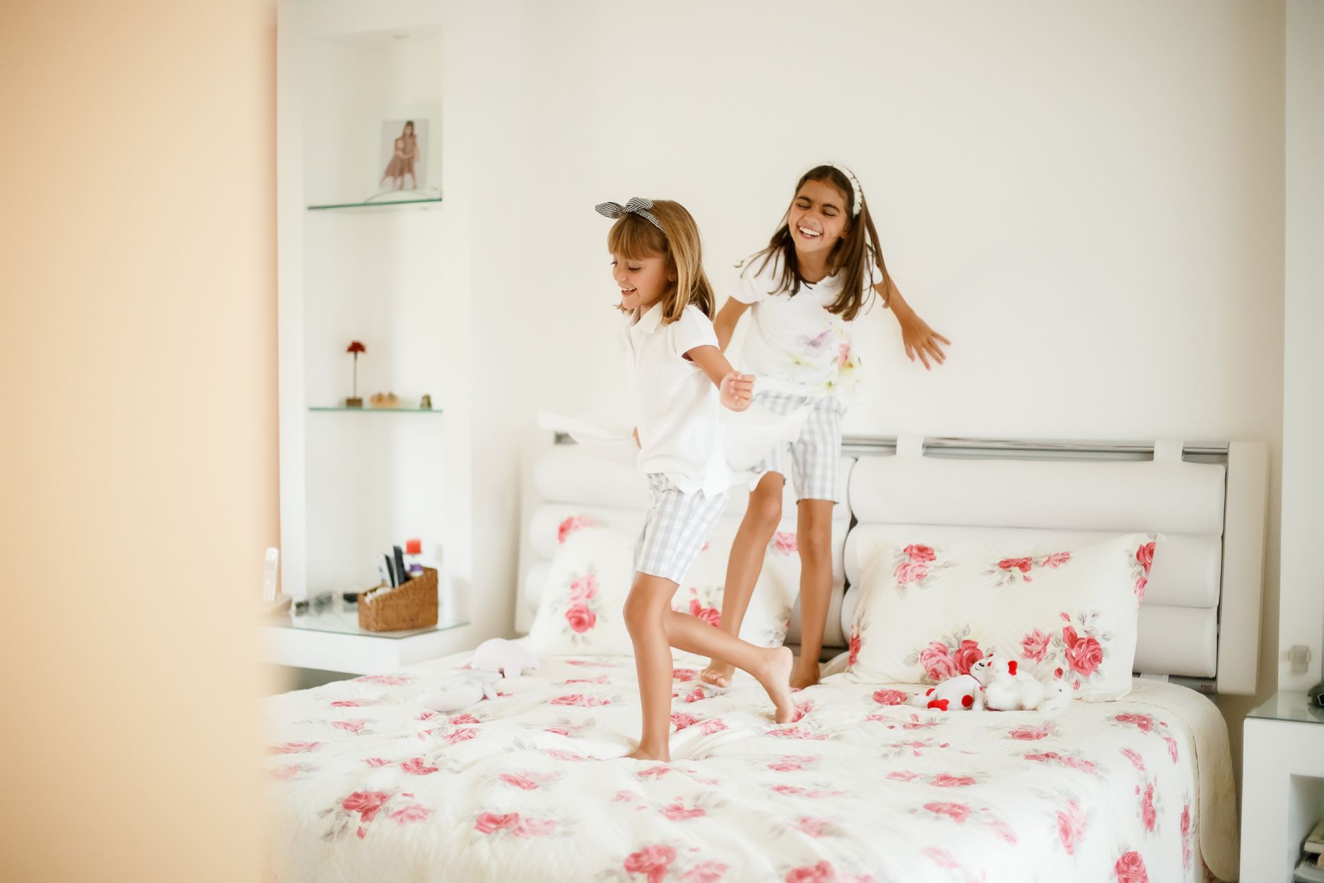 Encanto e Descoberta: Ensaio Fotográfico das Irmãs Mari e Manu nas Férias com a Vovó - 2 - 5