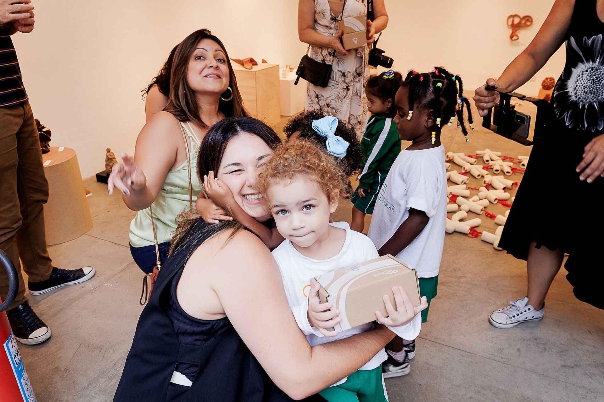 Inauguração da Exposição "Encontros" na Galeria do Solar Meninos de Luz em Copacabana - 2 - 14