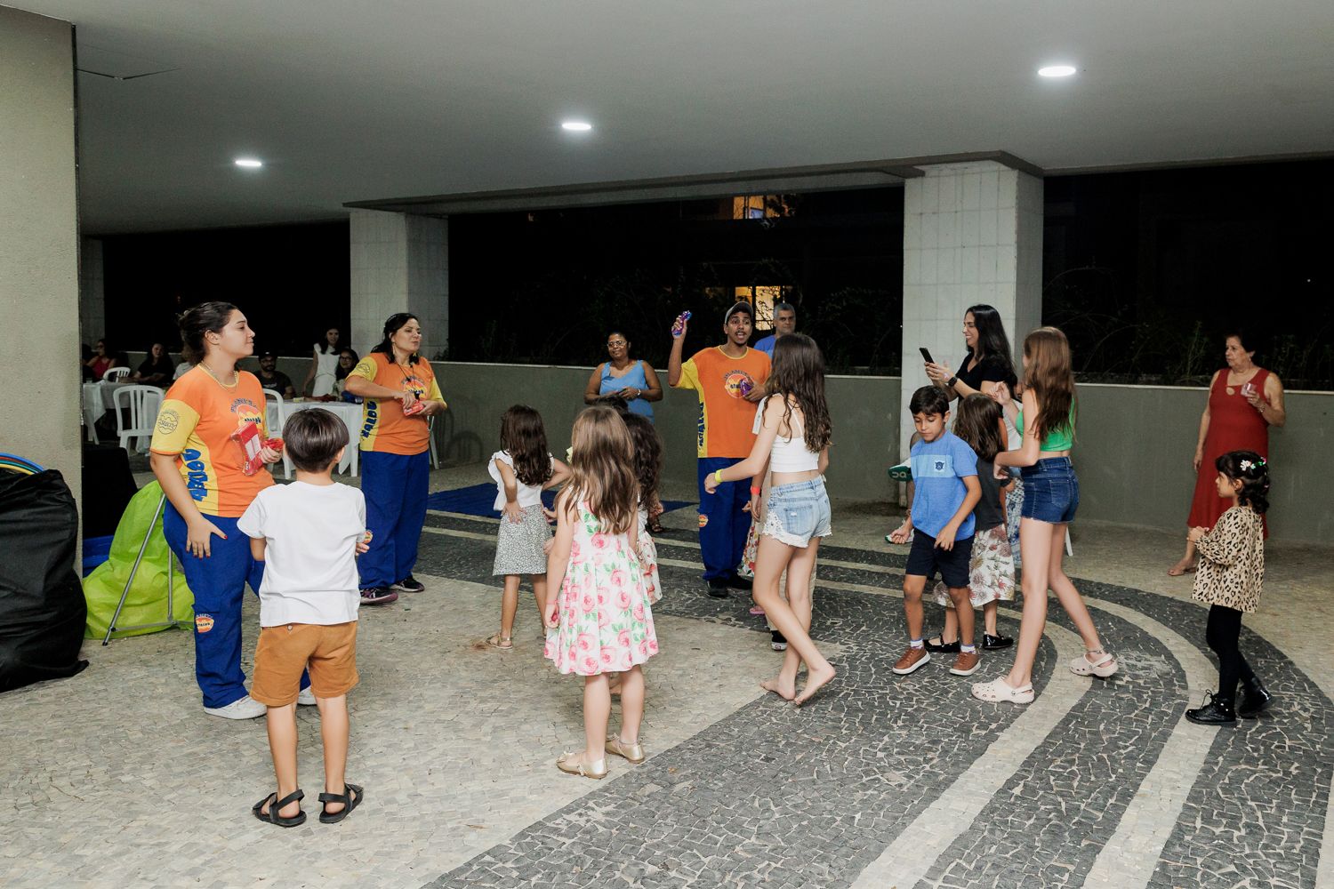 Alice e a Magia da Infância: Pequenos Momentos, Grandes Lembranças - 2 - 72