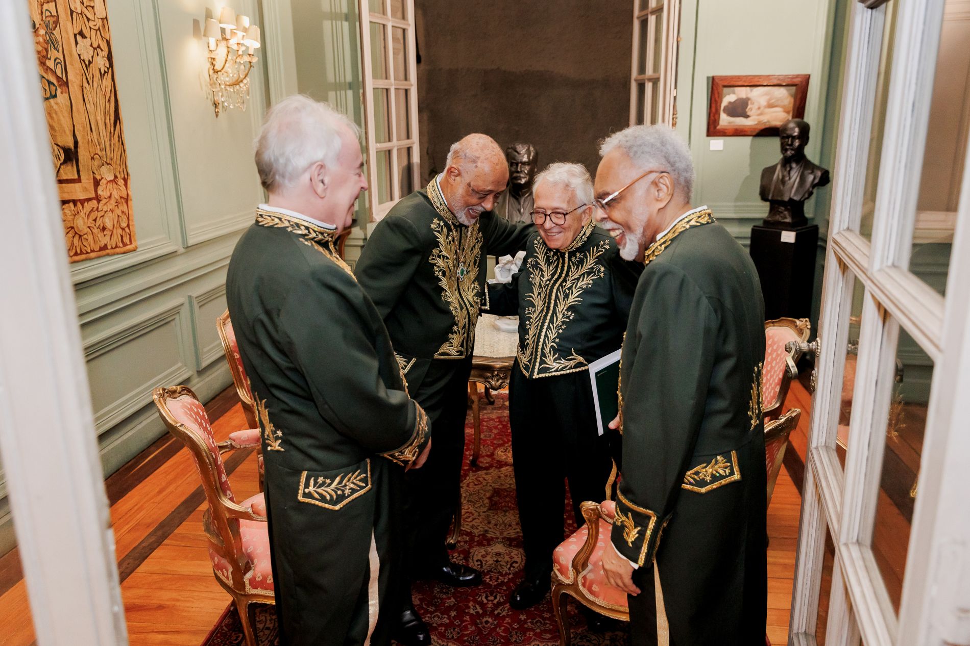 Edgard Telles Ribeiro toma posse na Academia Brasileira de Letras: uma noite histórica para a literatura brasileira - 2 - 70