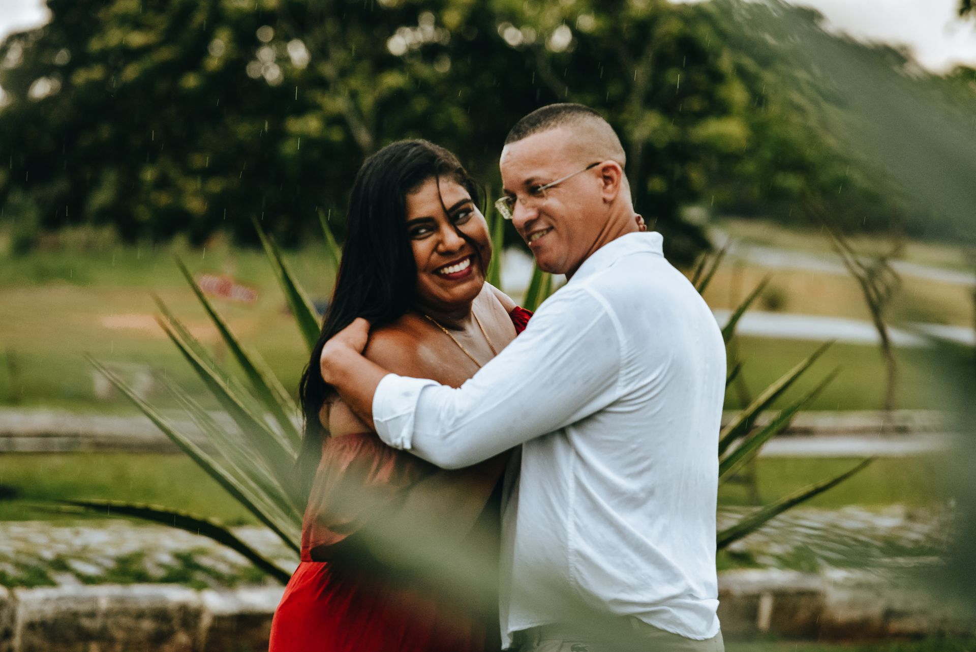 E esse ensaio insano dos queridos Diana e Edson, ficou simplesmente maravilhoso. Rrealizado a poucos dias do casamento no Parque do Gericino em Nilópolis na baixada fluminense. - 2 - 2