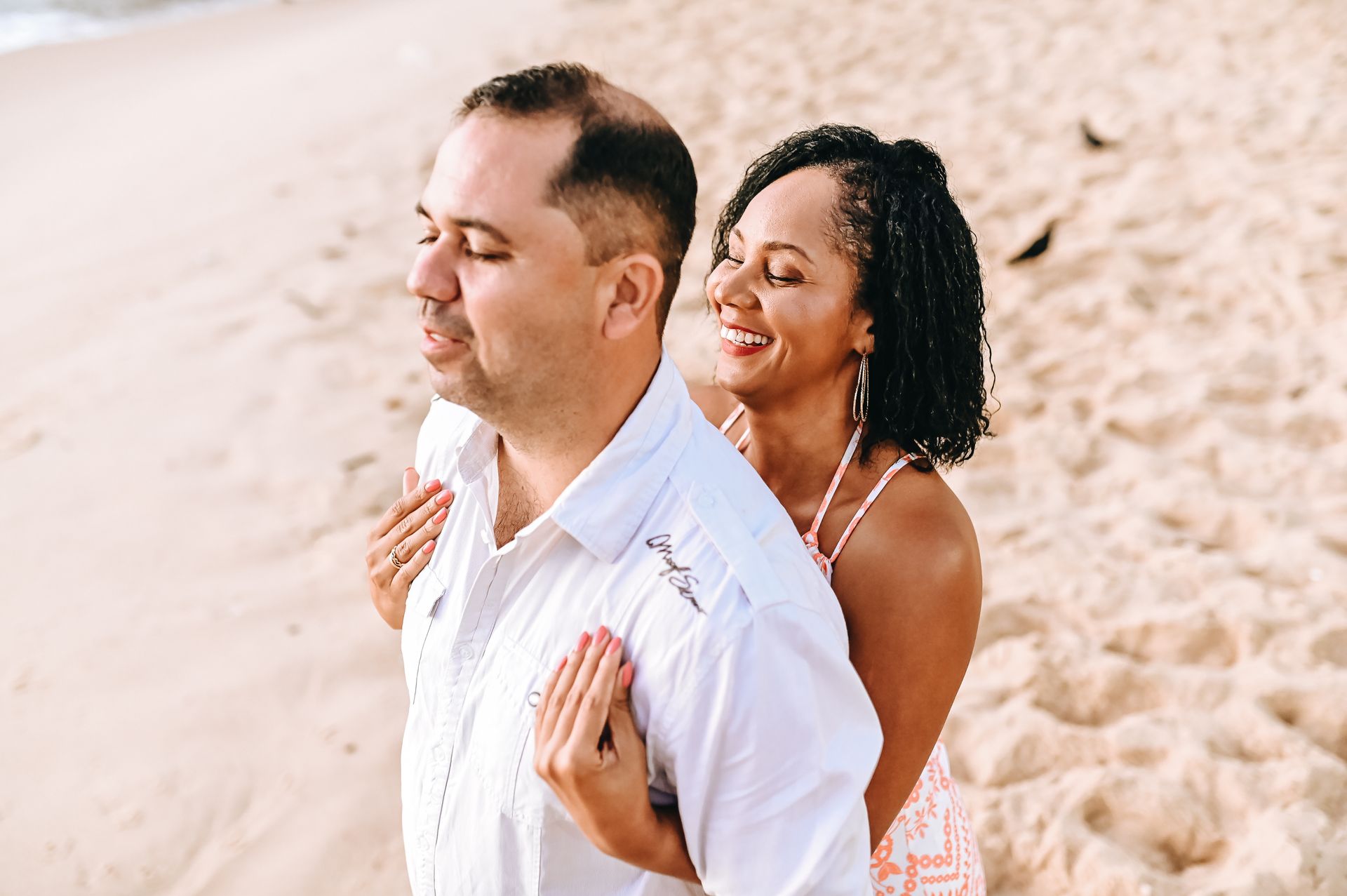 "Amor Sob o Sol: Ensaio Pre Wedding de Achilles e Marley na Praia Vermelha do Rio de Janeiro" - 2 - 10
