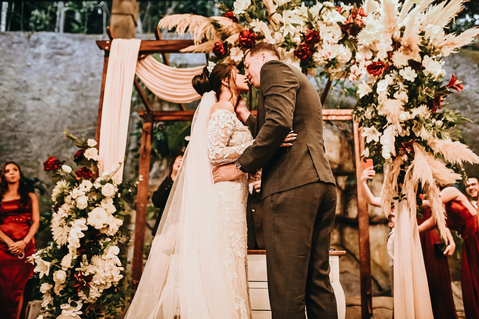 "Amor Eterno: O Álbum Mágico de Brenda e Julio" - 2 - 28