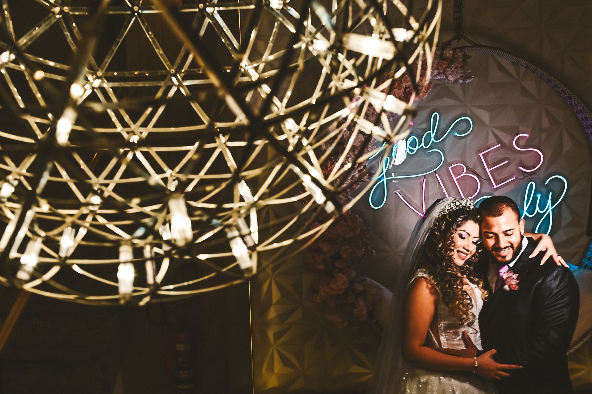 "Amor em Sintonia: A Jornada de Vitoria e Sidicley" - 2 - 36