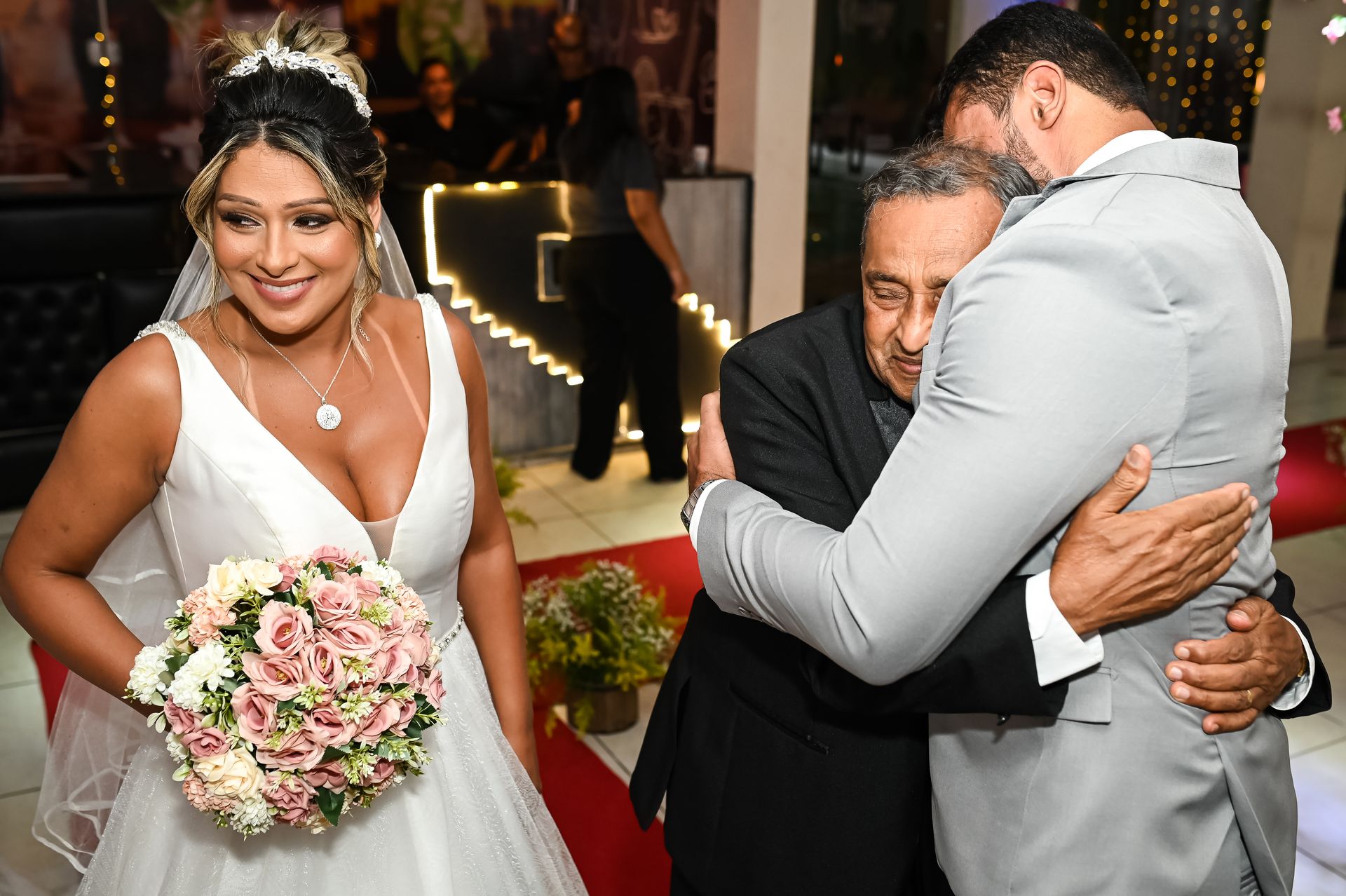 "União Celestial: O Casamento Abençoado de Gabriela e Rafael" - 2 - 1