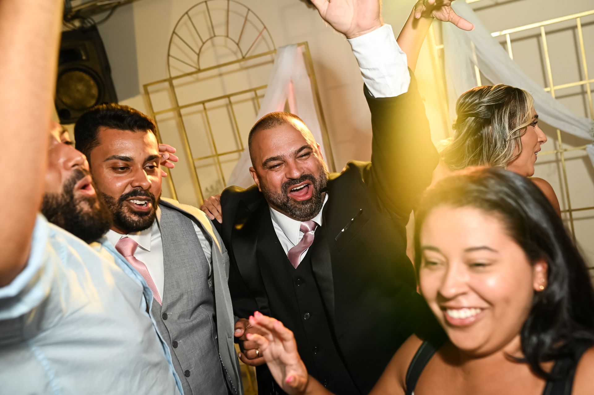 "União Celestial: O Casamento Abençoado de Gabriela e Rafael" - 2 - 17