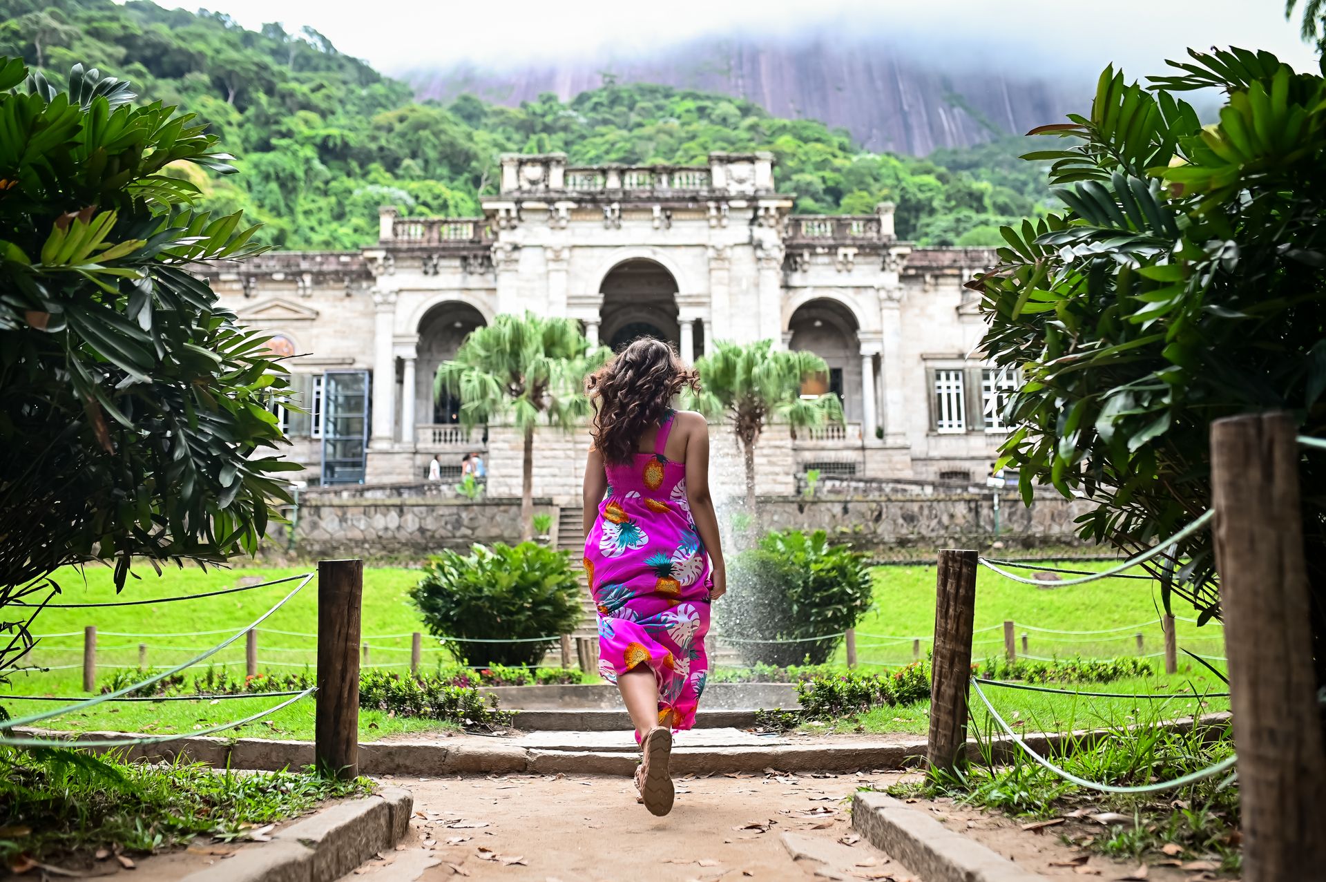 "Memórias Encantadas: Ensaio Fotográfico de Carol no Parque Lage" - 2 - 26