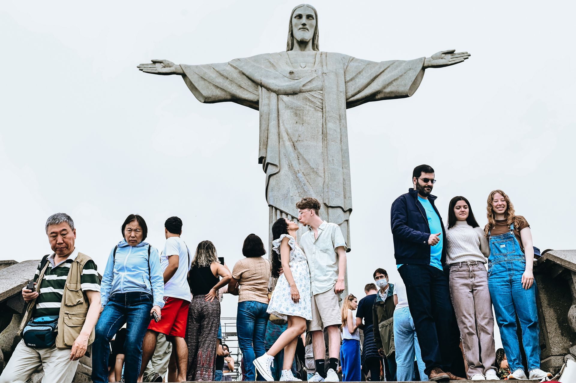"Amor ao Redentor: Um Pedido de Casamento Inesquecível no Coração do Rio" - 2 - 5