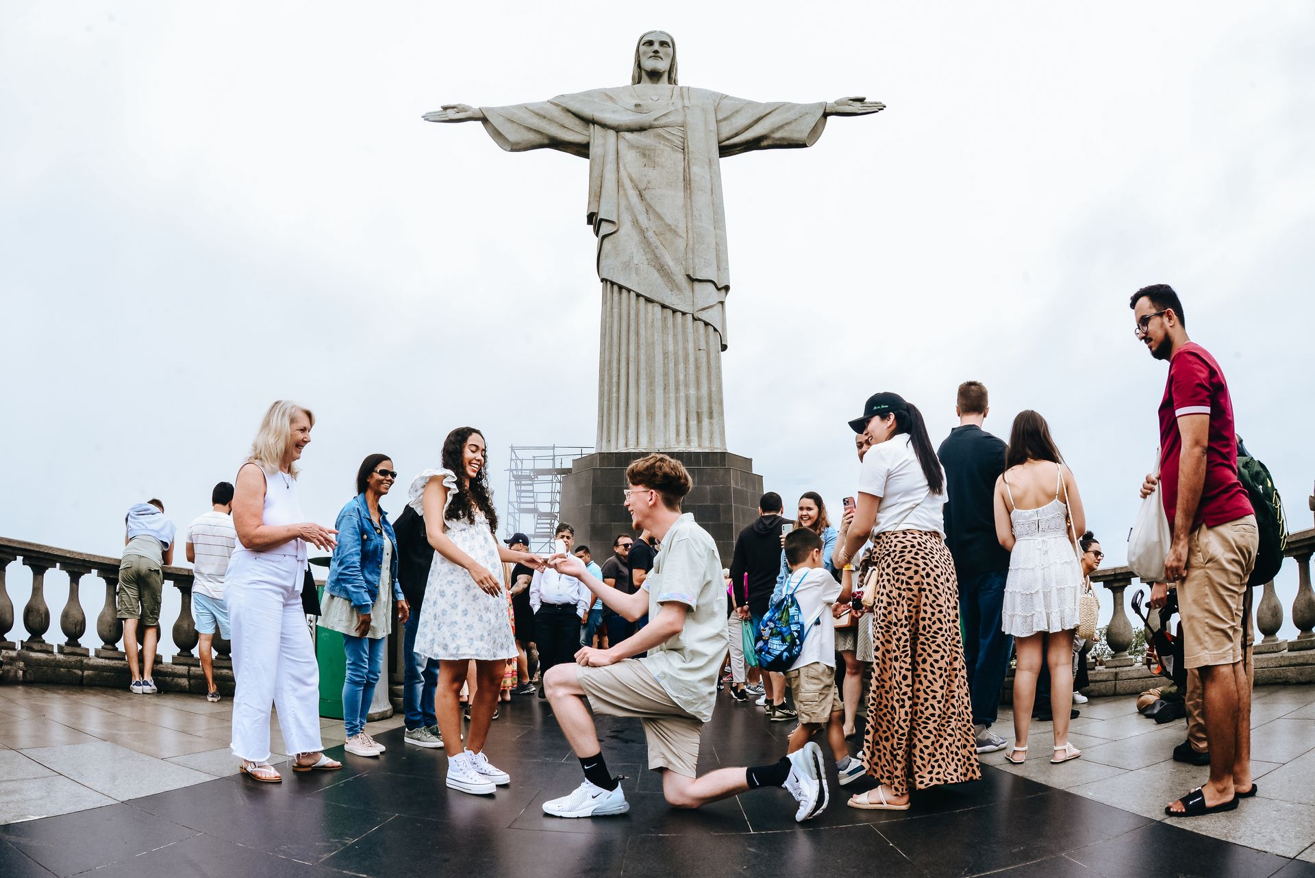 "Amor ao Redentor: Um Pedido de Casamento Inesquecível no Coração do Rio" - 2 - 8