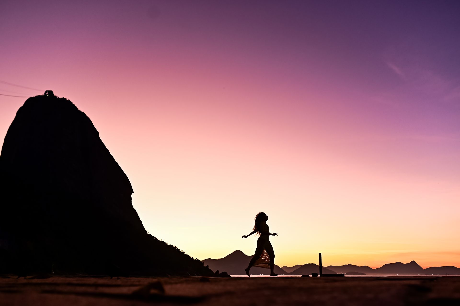 "Bárbara: Sonhos ao amanhacer na Praia" - 2 - 8