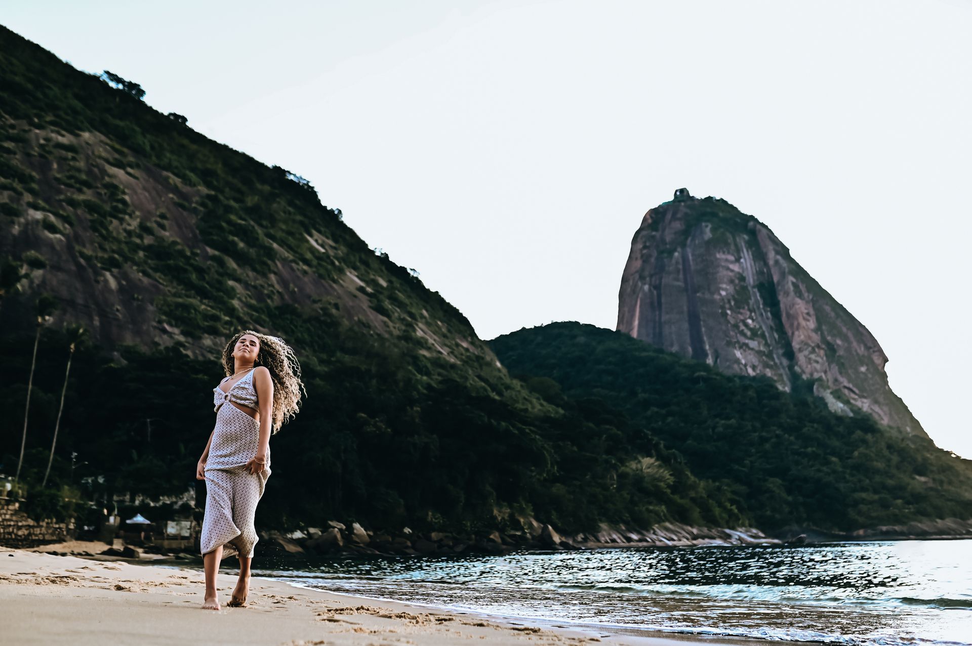 "Bárbara: Sonhos ao amanhacer na Praia" - 2 - 16