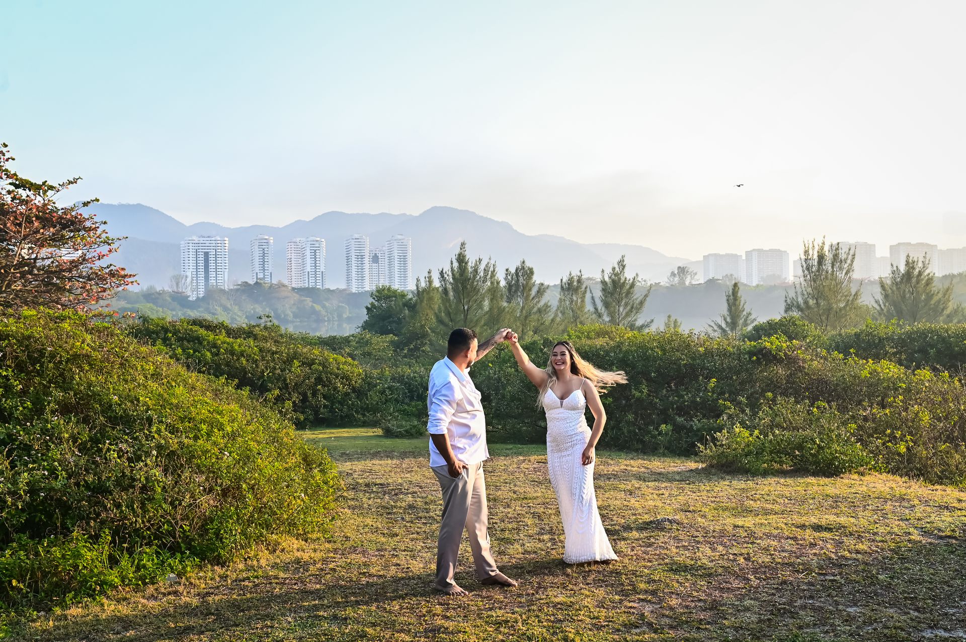 “Amor ao Ar Livre: O Ensaio de John e Gil” - 2 - 24