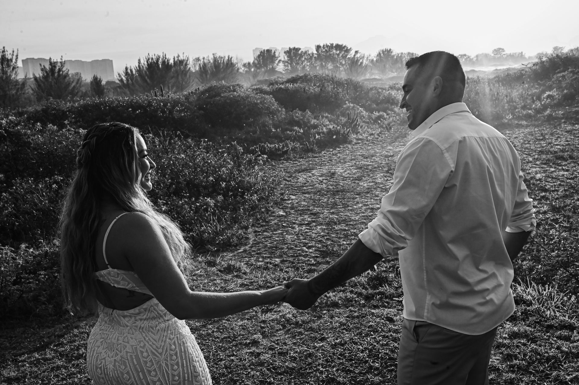 “Amor ao Ar Livre: O Ensaio de John e Gil” - 2 - 25