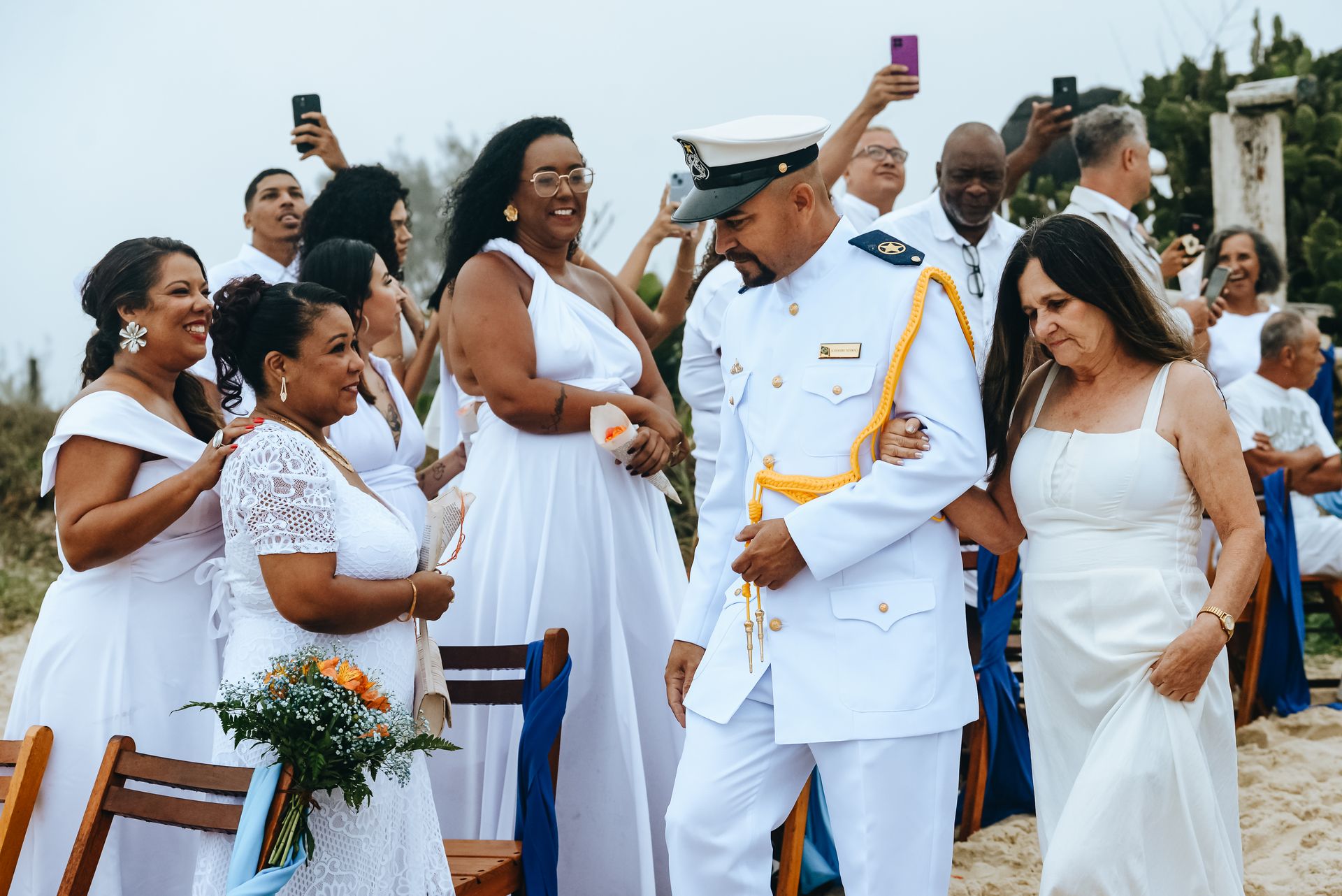 Amor Sob a Chuva: O Encantador Casamento de Roberta e Alessandro na Praia da Barra da Tijuca - 2 - 2