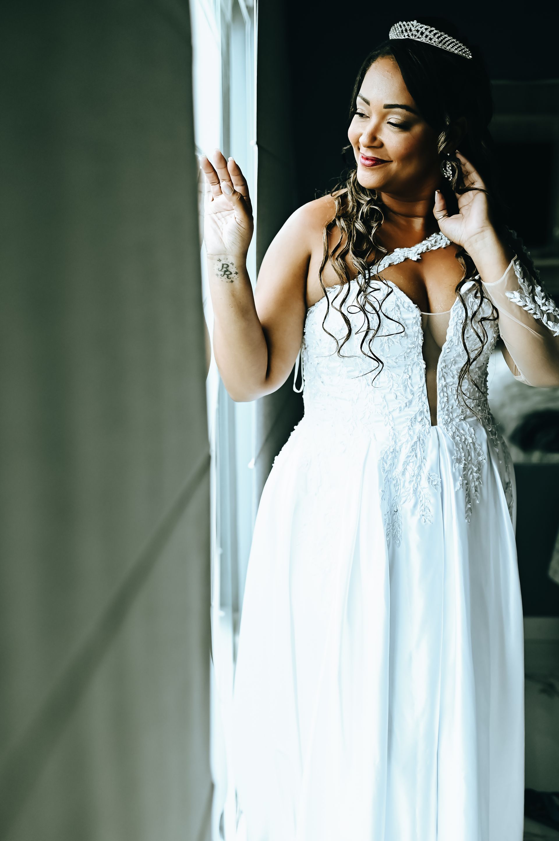 Amor Sob a Chuva: O Encantador Casamento de Roberta e Alessandro na Praia da Barra da Tijuca - 2 - 16